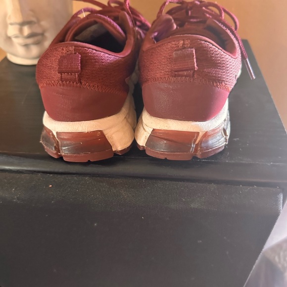 ASICS maroon running shoes - Picture 2 of 3